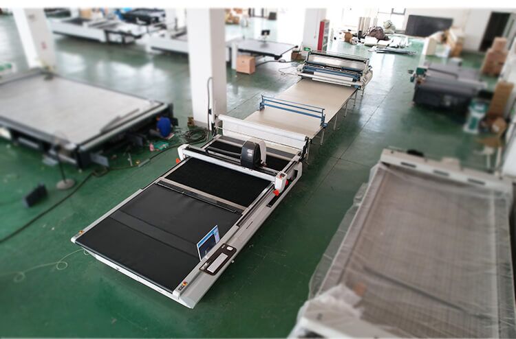 Automatic Rip Clothes Machine Multi Layer Fabric Cutting Machine for Garment
